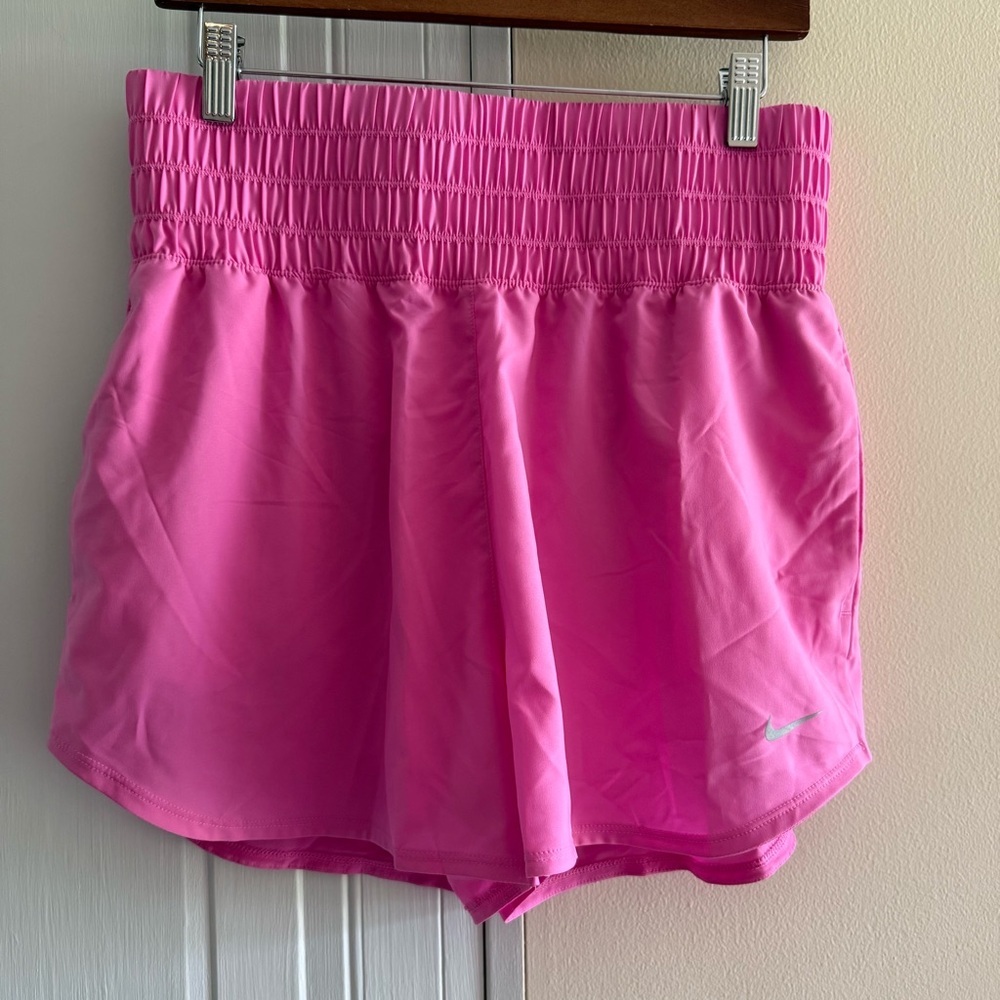 Nike Women's Dri-FIT Ultra High-Waisted 3" Brief-Lined Shorts-Pink,‎ size L NWT